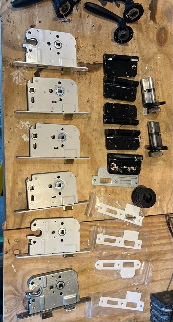 Diverse Deurbeslag Set: Sloten, Klinken en Scharnieren, Doe-het-zelf en Verbouw, Hang- en Sluitwerk, Ophalen, Gebruikt, Overige materialen