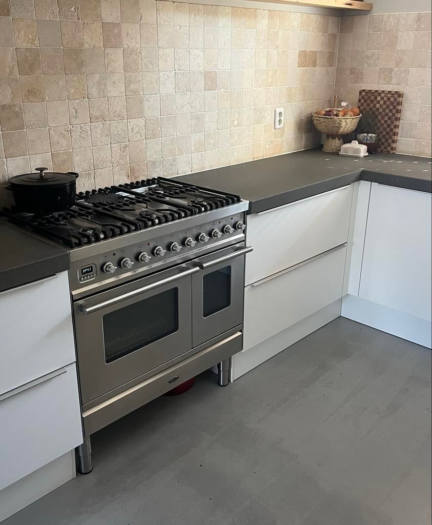 L-vormige keuken met Boretti gasfornuis en composiet blad, Huis en Inrichting, Ophalen, Gebruikt, Wit, Hoekkeuken