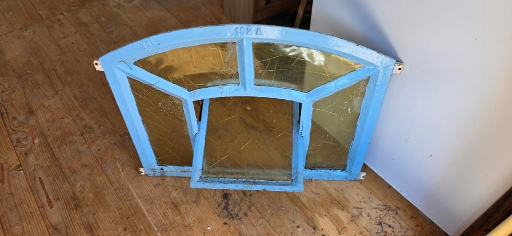 Gietijzeren stalraam met klapraampje met geel glas - Vintage, Gevelraam of Ruit, Gebruikt, Minder dan 80 cm, Minder dan 80 cm