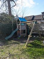 Gratis speelhuisje met glijbaan en dubbele schommel, Ophalen, Gebruikt, Hout