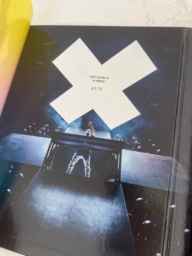 Martin Garrix Life = Crazy MENDO Hardcover Complete set, Ophalen of Verzenden, Zo goed als nieuw, Fotografen