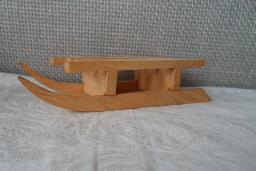 Houten Slee voor popje van 10 - 20 cm., Ophalen of Verzenden, Zo goed als nieuw, Accessoires