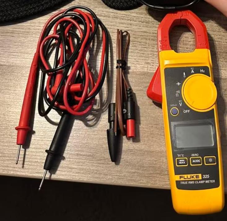 Fluke 325 True RMS Stroomtang Multimeter, Doe-het-zelf en Verbouw, Meetapparatuur, Ophalen of Verzenden, Gebruikt, Multimeter