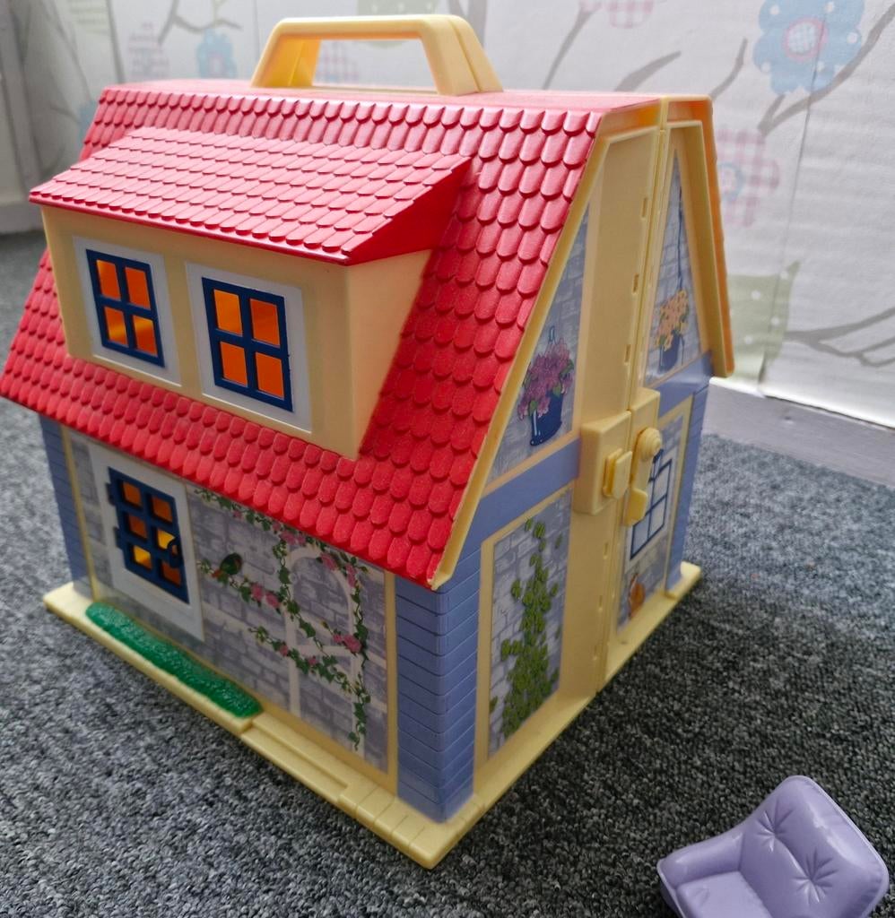 Poppenhuis met meubel, Kinderen en Baby's, Speelgoed | Poppenhuizen, Ophalen of Verzenden, Poppenhuis