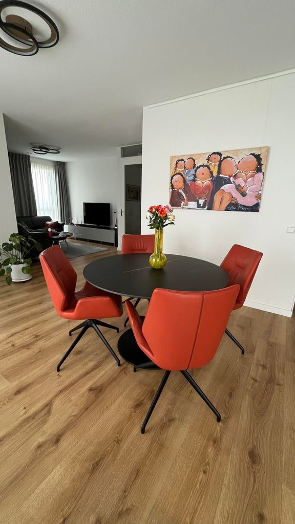 Leolux eettafel Columna met 4 Mime eetkamerstoelen, Ophalen, Zo goed als nieuw, 4 tot 6 stoelen