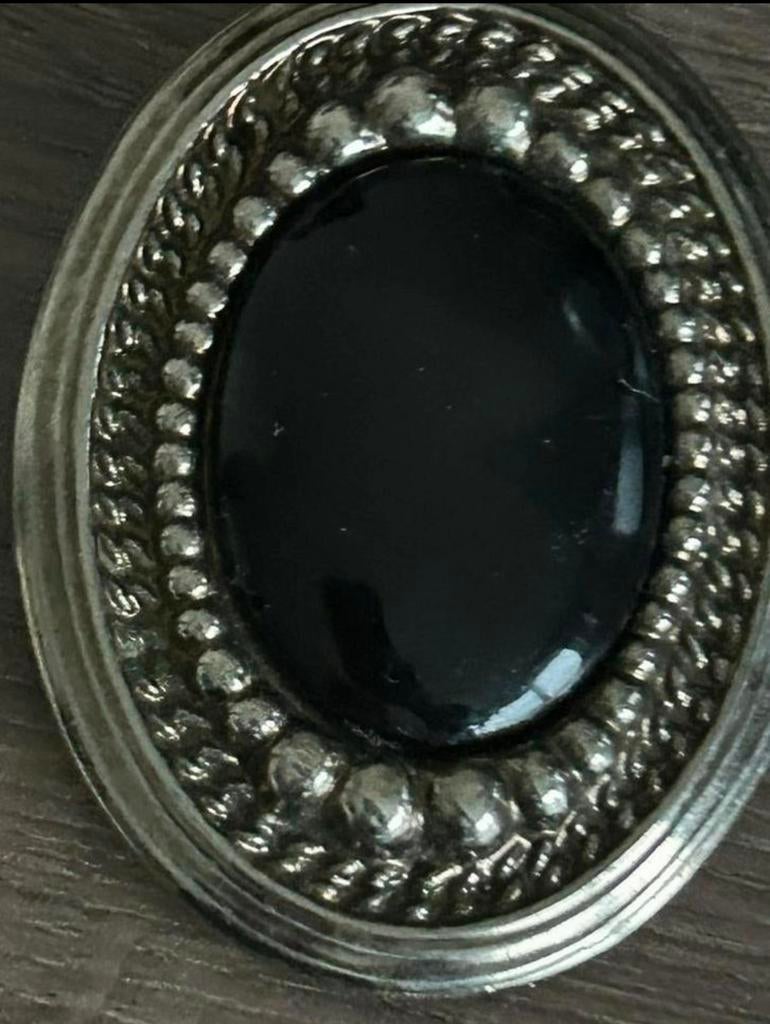 Mooie Grote Zilverkleurige Broche met Zwarte Steen, Overige materialen, Ophalen of Verzenden, Zo goed als nieuw, Met edelsteen