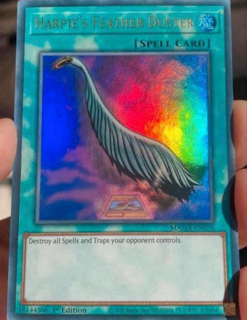 Yu-Gi-Oh! Alternate Harpies Feather Duster MAMA 1st Ed !, Ophalen of Verzenden, Zo goed als nieuw, Losse kaart, Foil