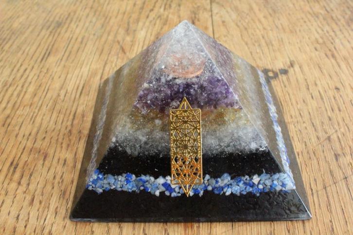 Orgonite piramide Lapis Lazuli, Grid of life en meer, Sieraden, Tassen en Uiterlijk, Edelstenen, Nieuw, Ophalen of Verzenden