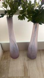 2 hoge brede glazen vazen roze wit kalkglas, Ophalen, 50 tot 75 cm, Wit, Glas