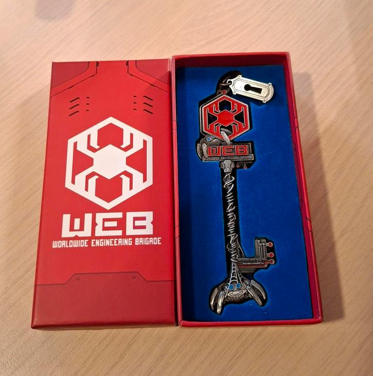 Spider-Man W.E.B. Slingers sleutel - Disneyland Parijs nieuw, Verzamelen, Disney, Nieuw, Ophalen of Verzenden