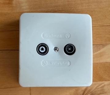 Opbouw Antenne Radio / TV Einddoos en Doorvoerdoos beschikbaar voor biedingen