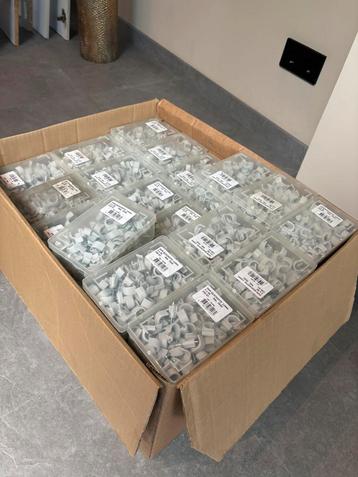 Partij! 98 dozen spijkerclips 12m RAL7035 grijs beschikbaar voor biedingen