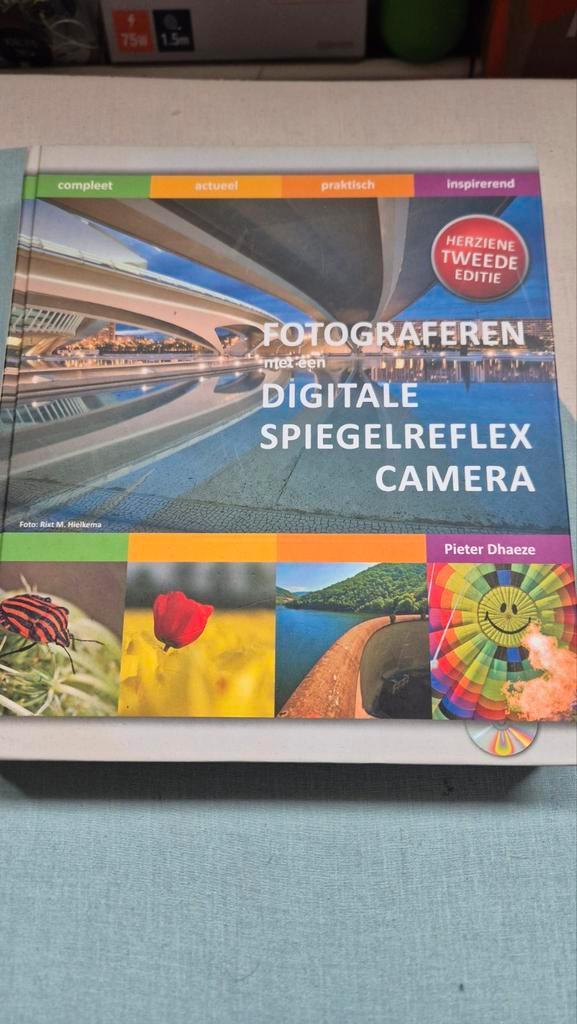 Fotograferen met een digitale spiegelreflexcamera, Boeken, Wetenschap, Zo goed als nieuw, Overige wetenschappen, Ophalen of Verzenden