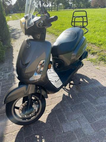 Sym scooter met stuur verwarming. beschikbaar voor biedingen