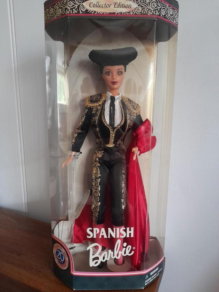 Barbie Spanish - NIEUW - met gratis barbie boekje, Verzamelen, Poppen, Nieuw, Pop, Ophalen of Verzenden