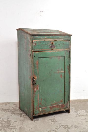 Vintage houten fabriekskast kast patina katheder jaren 50 beschikbaar voor biedingen