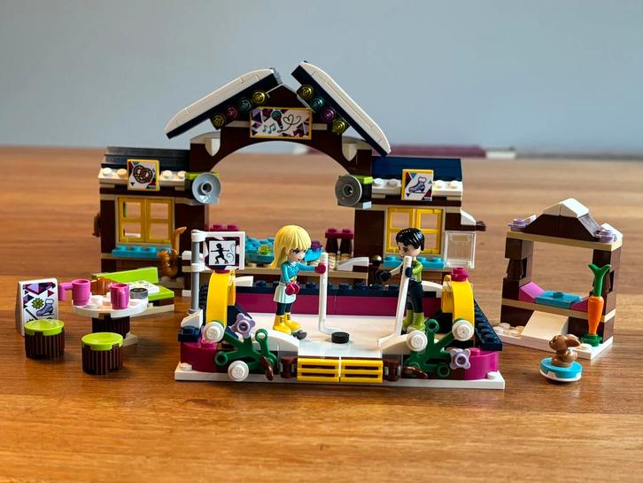 Lego Friends 41322 Wintersport ijsbaan, Kinderen en Baby's, Speelgoed | Duplo en Lego, Zo goed als nieuw, Lego, Complete set, Ophalen of Verzenden