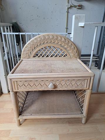 Rotan Nachtkastje - Leuke Opknapper! beschikbaar voor biedingen