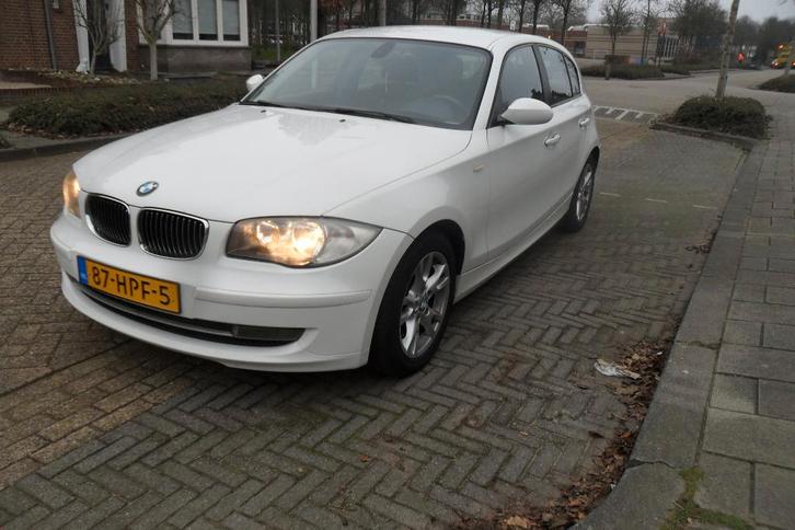 BMW 1-Serie 1.6 116I 5DR 2009 Wit, Auto's, BMW, Particulier, 1-Serie, ABS, Airbags, Bluetooth, Boordcomputer, Centrale vergrendeling