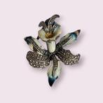 Vintage orchideeën broche met emaille en markasietsteentjes, Ophalen of Verzenden, Overige materialen, Broche