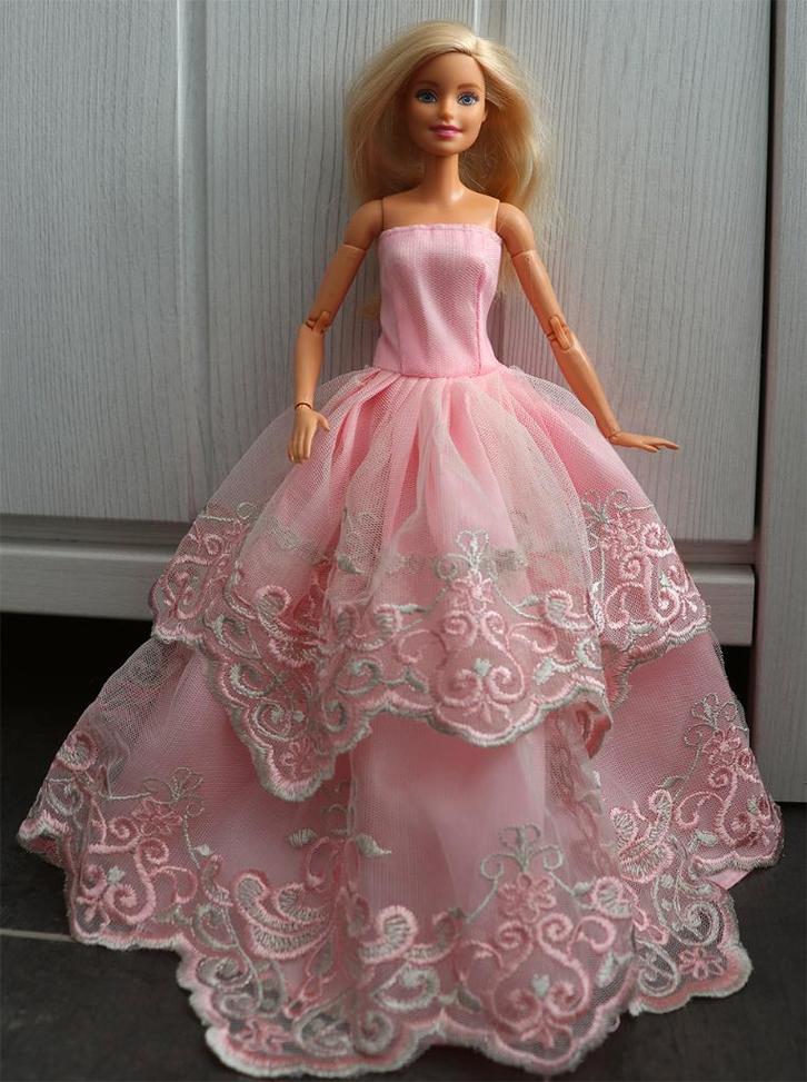 Barbie kleding nieuw - Lange roze met kant, Kinderen en Baby's, Speelgoed | Poppen, Nieuw, Barbie, Ophalen of Verzenden