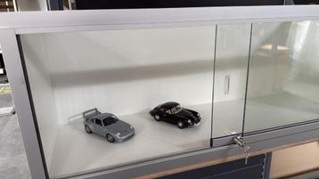 Vitrine B1250 mm beschikbaar voor biedingen
