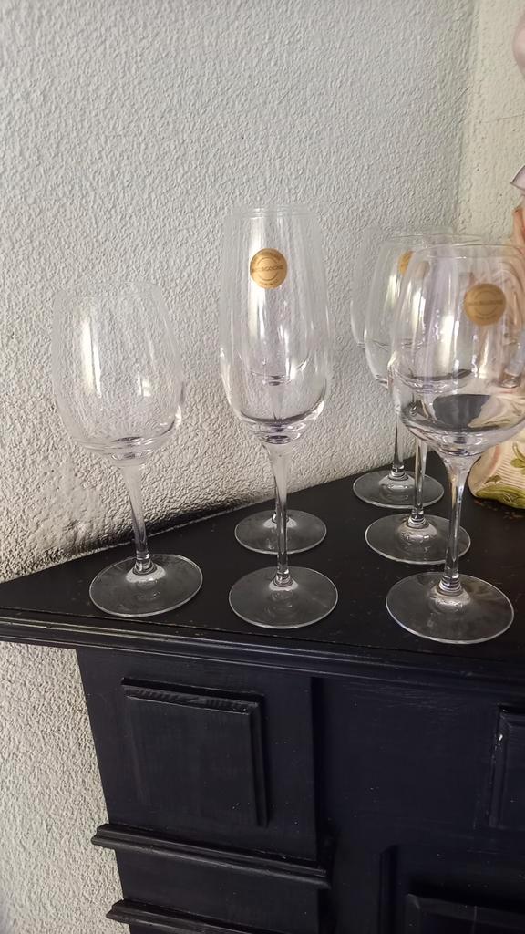 Restant kristallen glazen bourgogne van wedgwood, Huis en Inrichting, Keuken | Servies, Zo goed als nieuw, Glas of Glazen, Overige stijlen