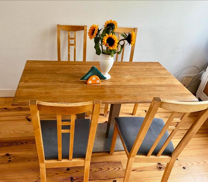 Eettafel met 4 Stoelen | Solid wood dining table and chairs, Huis en Inrichting, Tafels | Eettafels, Gebruikt, 100 tot 150 cm