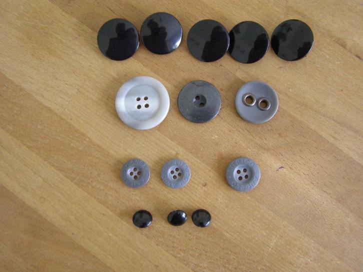 Knopen: ZWART / GRIJS; diverse maten, Hobby en Vrije tijd, Naaien en Fournituren, Gebruikt, Knoop of Knopen, Ophalen of Verzenden