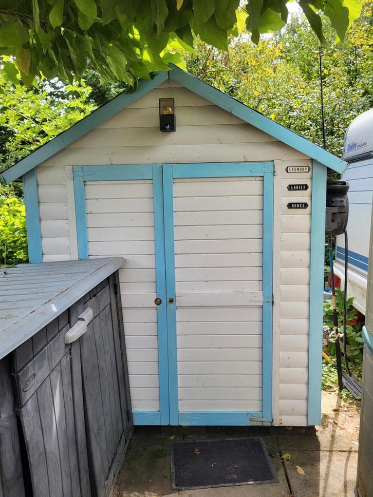 Schuur met WC, Douche en Wasmachine, Tuin en Terras, Tuinhuizen, Gebruikt, Schuur, Hout, 250 tot 500 cm, Minder dan 200 cm, 1 raam