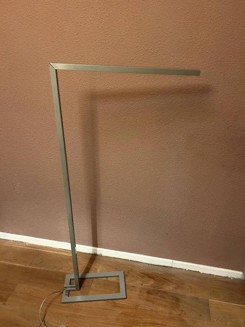 Designliefhebbers opgelet: Ligne Roset vloerlamp 'Draad', Huis en Inrichting, Lampen | Vloerlampen, Gebruikt, 100 tot 150 cm, Metaal