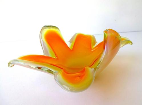 Glazen schaal opaline oranjegeel omgeslagen punten 3345-s, Antiek en Kunst, Antiek | Glas en Kristal, Ophalen of Verzenden