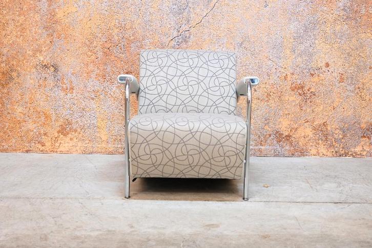 ZGANieuw grijze Leolux Scylla design fauteuil leer + stof, Huis en Inrichting, Fauteuils, Zo goed als nieuw, Metaal, Stof, 50 tot 75 cm