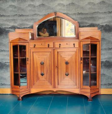 Nederlandse Art Deco Amsterdamse School dressoir beschikbaar voor biedingen