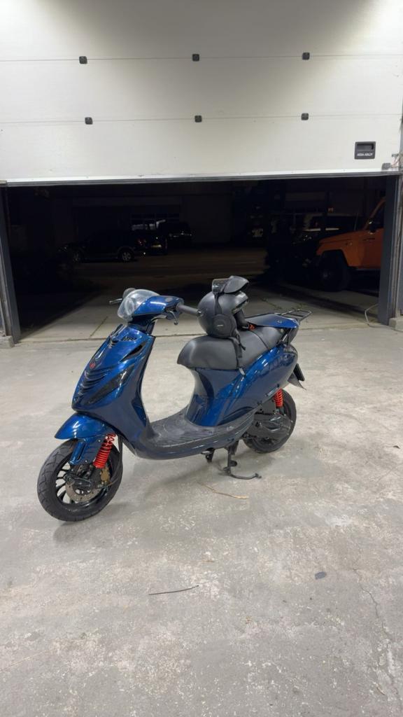 Zip 2 takt 50cc, Fietsen en Brommers, Scooters | Piaggio, Zo goed als nieuw, Zip, Maximaal 45 km/u, Tweetakt, Ophalen of Verzenden