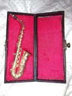 Miniatuur alt saxofoon met opberkoffertje, Muziek en Instrumenten, Blaasinstrumenten | Saxofoons, Ophalen of Verzenden, Zo goed als nieuw