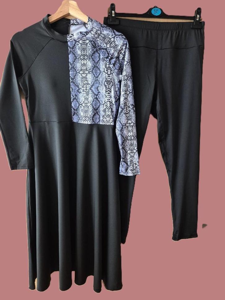 2 delige burkini set met slangenprint - Maat 38/40, Kleding | Dames, Badmode en Zwemkleding, Nieuw, Overige typen, Zwart, Ophalen of Verzenden