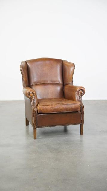 Comfortabele, cognac-kleurige schapenleren oorfauteuil beschikbaar voor biedingen