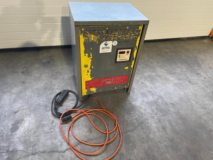 Acculader Compatrac, Auto-onderdelen, Accu's en Toebehoren, Gebruikt, Ophalen