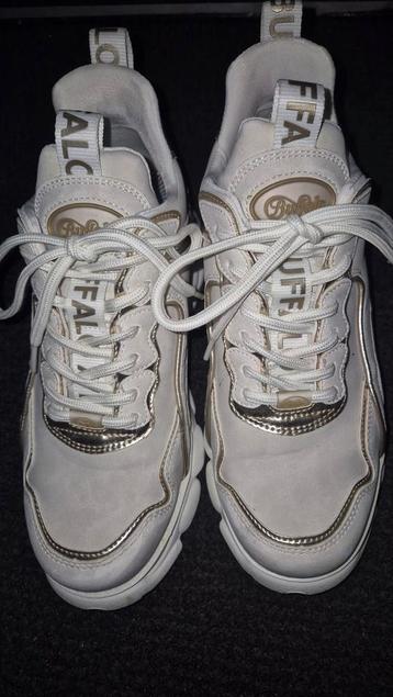 Buffalos wit met goud NIEUW maat 42 beschikbaar voor biedingen