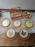 Rotan riet houder met onderzetters vlinder, Ophalen of Verzenden, Zo goed als nieuw, Glas of Kopje