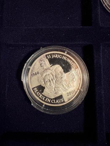 Penning 35 jaar huwelijk Beatrix en Claus zilver ? beschikbaar voor biedingen