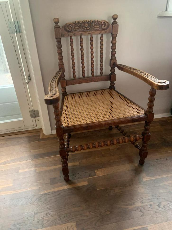 Antieke stoel met leuning en rieten zitting, Huis en Inrichting, Stoelen, Gebruikt, Eén, Hout, Bruin, Ophalen of Verzenden