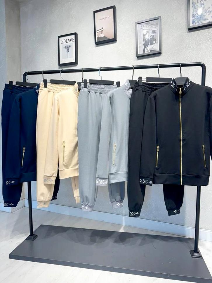 LV trainingspak GRIJS, Kleding | Heren, Heren-kledingpakketten, Zo goed als nieuw, Ophalen of Verzenden