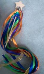 Nieuwe houten toverstaf met regenboog linten, Ophalen of Verzenden, Nieuw, Overige typen