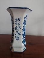 Antieke delfts blauwe vaas, kleine beschadiging achter, Antiek en Kunst, Antiek | Porselein, Ophalen of Verzenden