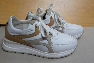 Gabor wit met beige sneakers maat 38 beschikbaar voor biedingen