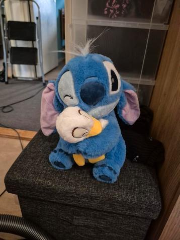 Disney stitch met eendje knuffel beschikbaar voor biedingen