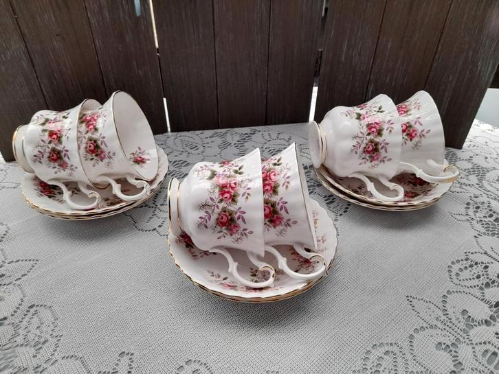 Royal albert lavender rose dames of heren kopjes, Antiek en Kunst, Antiek | Servies compleet, Ophalen of Verzenden