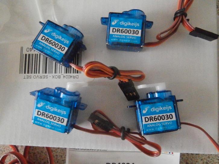 Digikeijs servo's  4x, Hobby en Vrije tijd, Modeltreinen | H0, Nieuw, Transformator of Voeding, Gelijkstroom of Wisselstroom, Overige merken